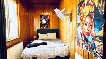 10 bedrooms, bed sheets