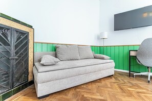 Basic Apartment | Iron/ironing board, free WiFi - 3BR Apt 15 Min from Landstraße Hub (Vienna)
