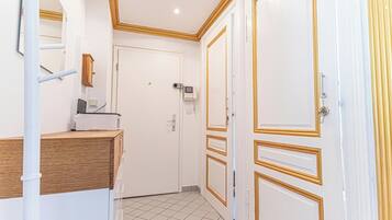 Iron/ironing board, free WiFi