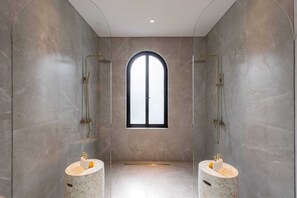 Luxury Villa, 5 Bedrooms, Private Pool | Bathroom - Casa Contenta Canggu (Canggu)
