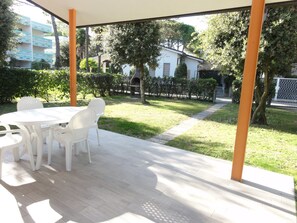 Outdoor dining - Villa only 100mt from the beach (Bibione Pineda)