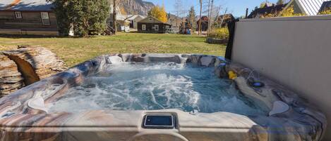 Tina de hidromasaje al aire libre