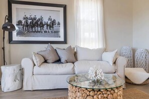 TV - Two BD Villa No. 4, West Rock Villas, St James (Westmoreland)