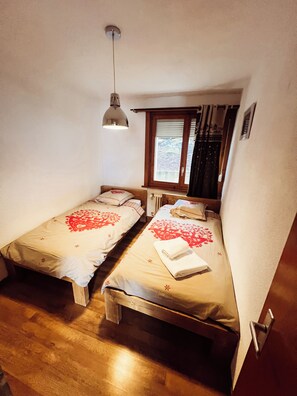 2 bedrooms, WiFi, bed sheets