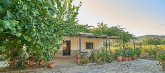 Casa de vacaciones 'Huerta del Sol' con piscina privada, balcón y aire acondicionado