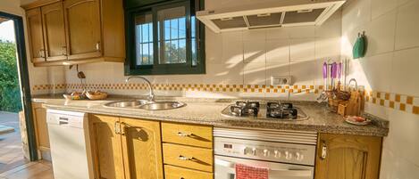 Frigorífic, microones, forn i placa de cuina