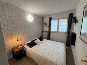 2 bedrooms, iron/ironing board, WiFi, bed sheets - Comfortable apartment – Beach and town center within walking distance (Cagnes-sur-Mer)