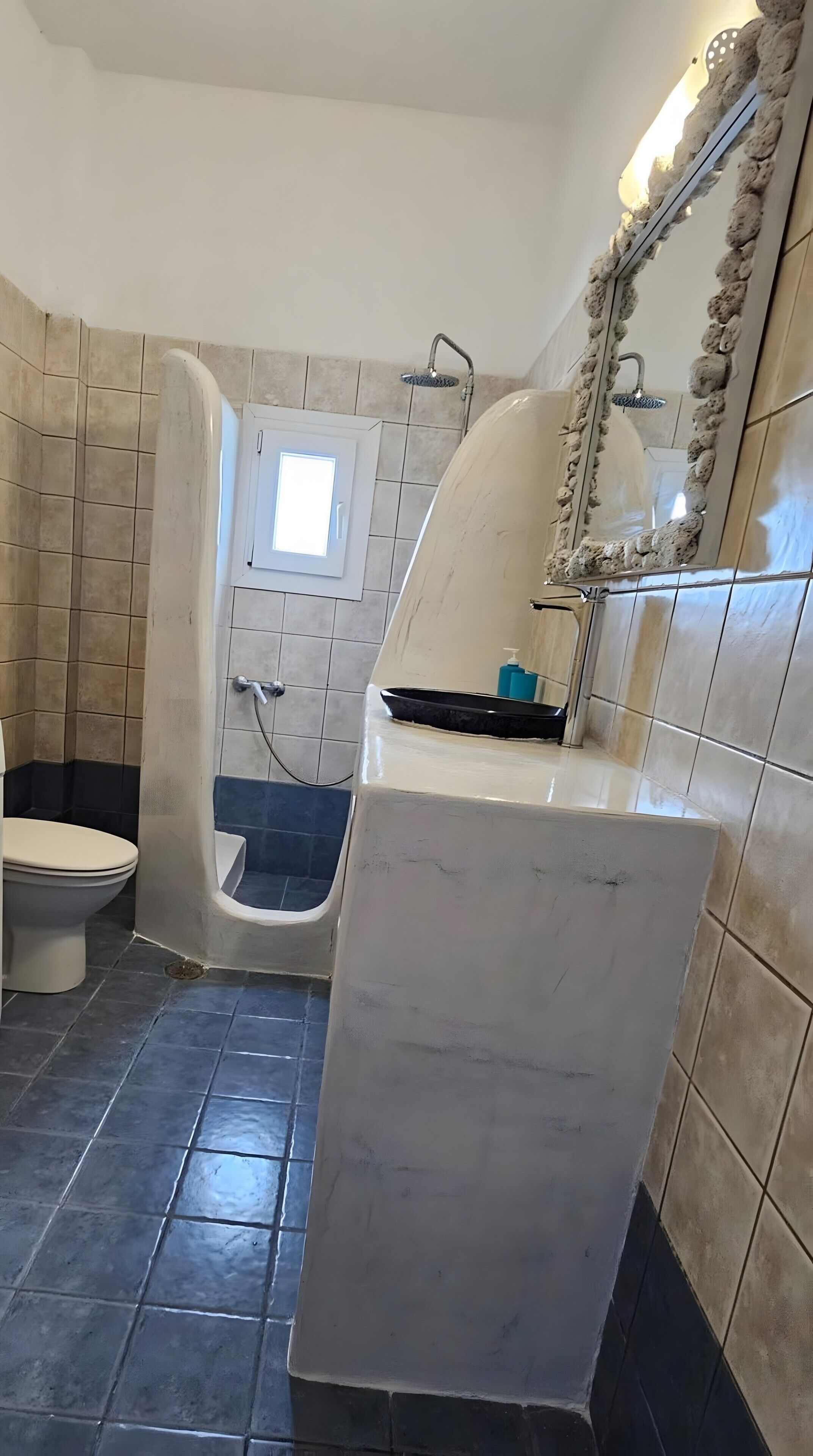 Een douche, een haardroger, handdoeken