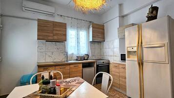 Frigorifero, bollitore elettrico