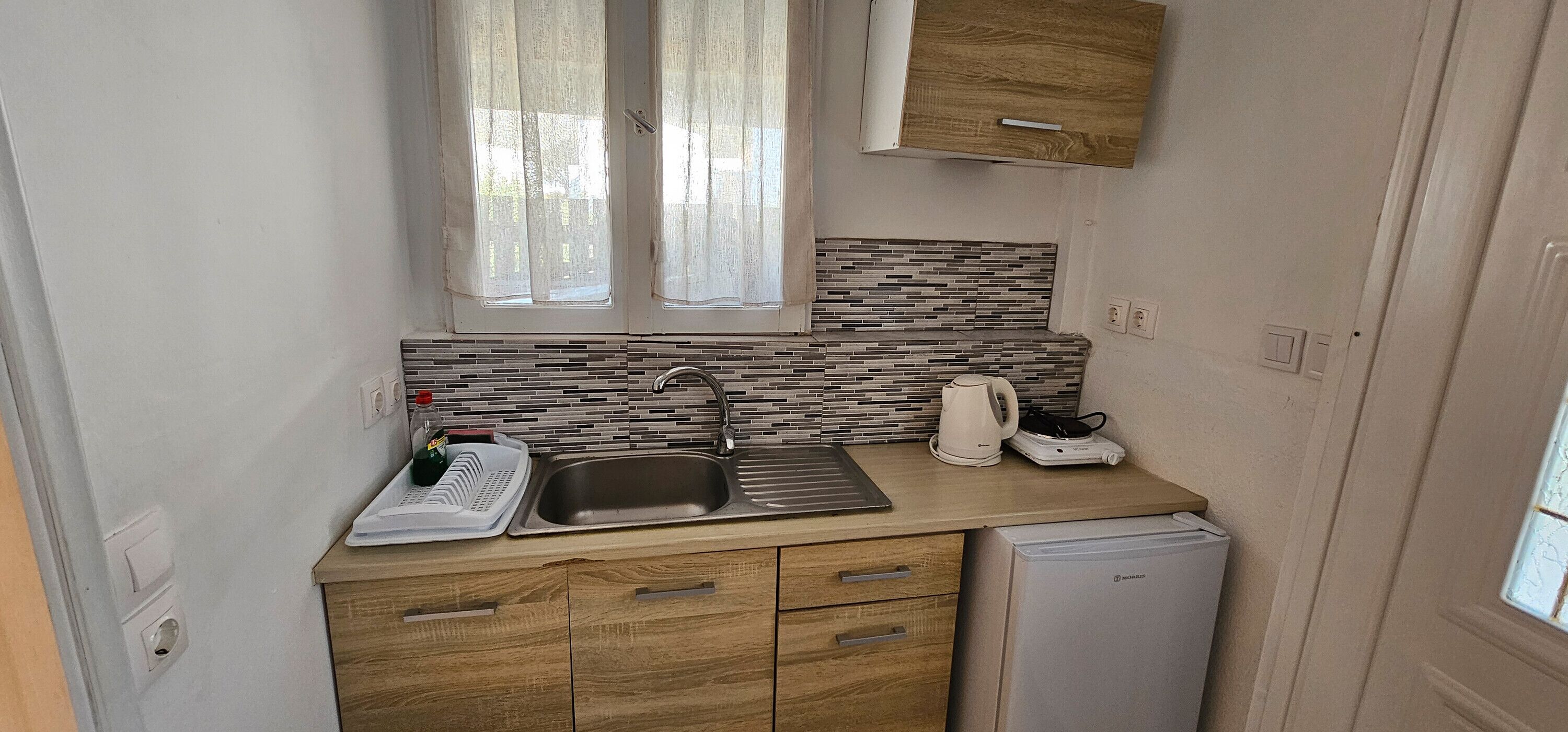 Fridge, electric kettle