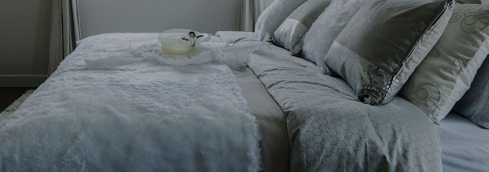 Habitación cuádruple clásica | Escritorio, tabla de planchar con plancha, wifi gratis y ropa de cama 