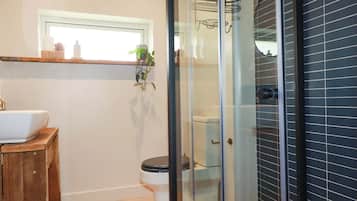 Cottage | Bathroom | Shower