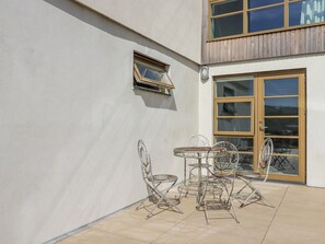 Outdoor dining - Teach Tra East (Perranporth)