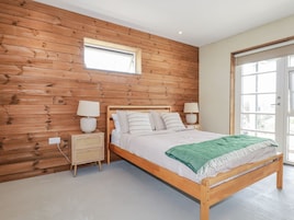 1 bedroom, individually decorated, individually furnished