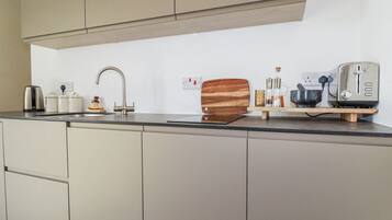 Cookware/dishes/utensils