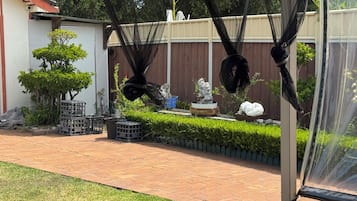 House, 4 Bedrooms | Garden