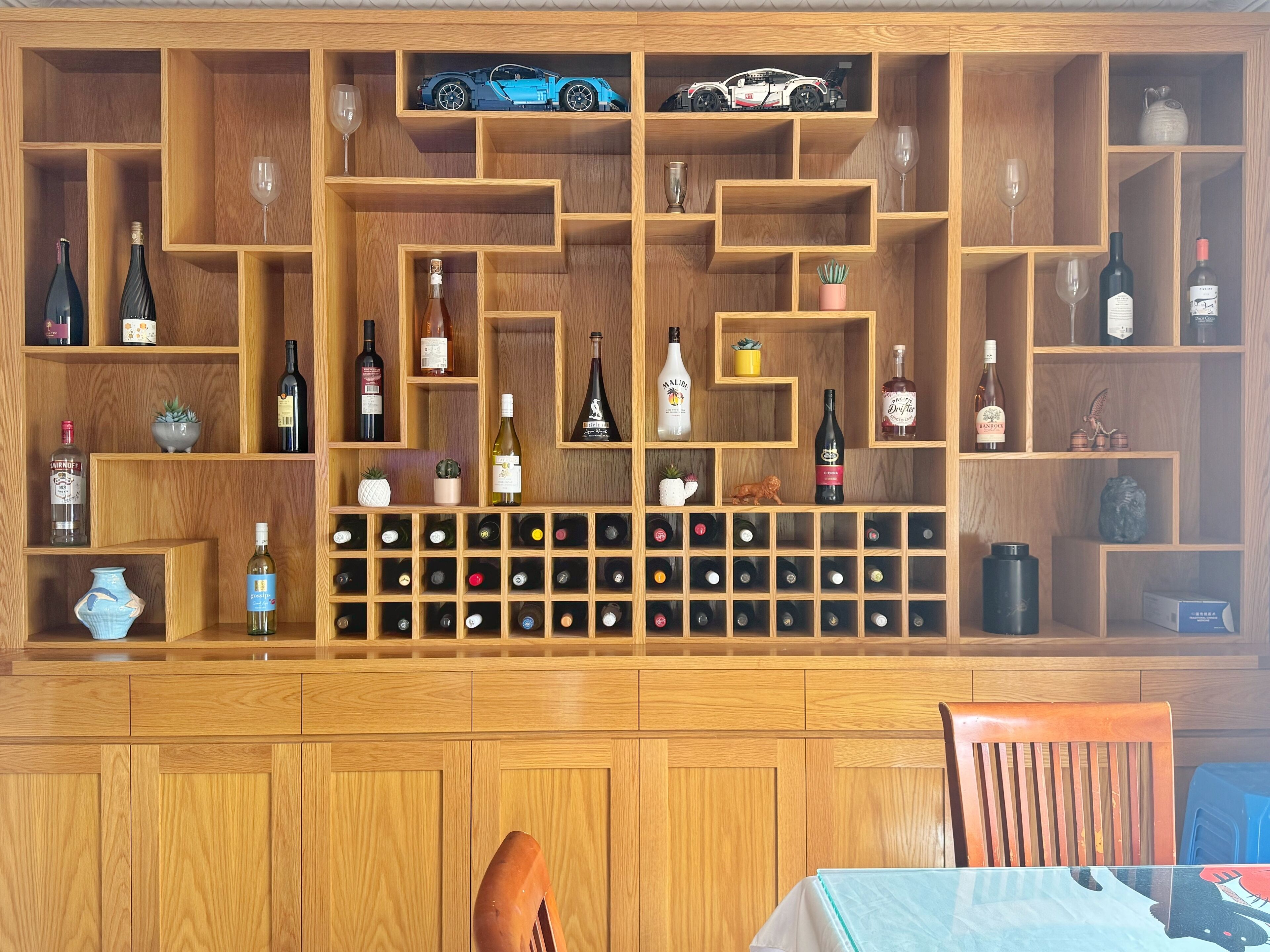 House, 4 Bedrooms | Dining