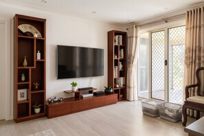 House, 4 Bedrooms | Living room - Cozy Private Room Near Station Free Parking & Wifi (Sydney)