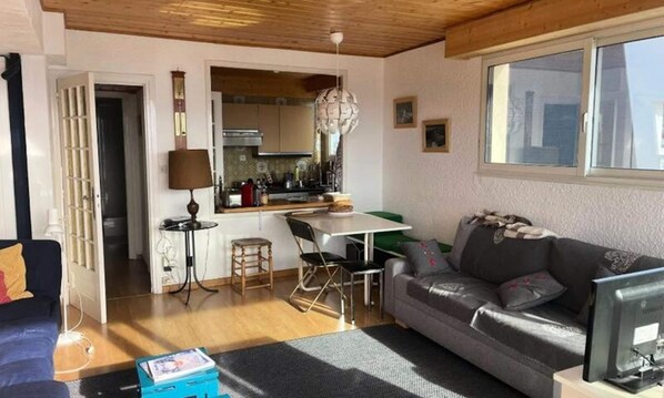 Living area - Apartment in Centre-resort Near Ski Lift (Huez)