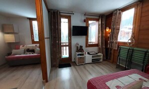 Iron/ironing board - Apartment in Valmorel With Ski-in Access (Les Avanchers-Valmorel)