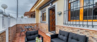 Modern sunny 2-bedroom townhome in Los Nareijos with AC/heating