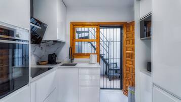 Microondas, horno y lavavajillas