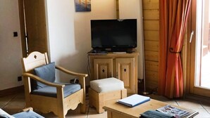 Living area - THE Gypsum Chalets A03 (Les Belleville)