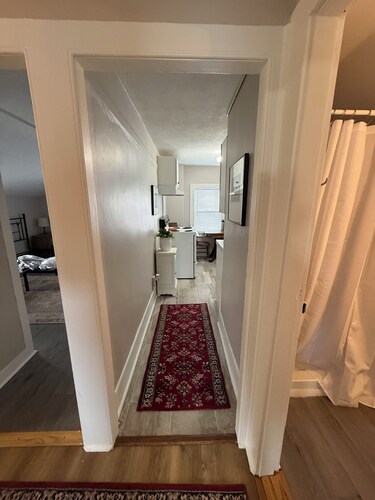 Cozy 1-bed, 1-bath apartment in Geneva, NY, steps from downtown & Seneca Lake!