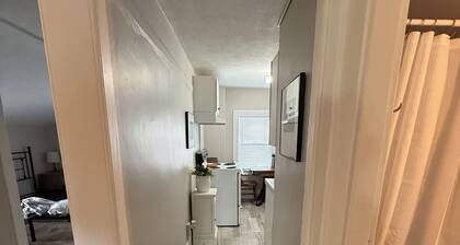 Cozy 1-bed, 1-bath apartment in Geneva, NY, steps from downtown & Seneca Lake!
