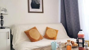 Iron/ironing board - Apartment by Port Camargue Marina & Beach (Le Grau-Du-Roi)