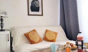 Iron/ironing board - Apartment by Port Camargue Marina & Beach (Le Grau-Du-Roi)