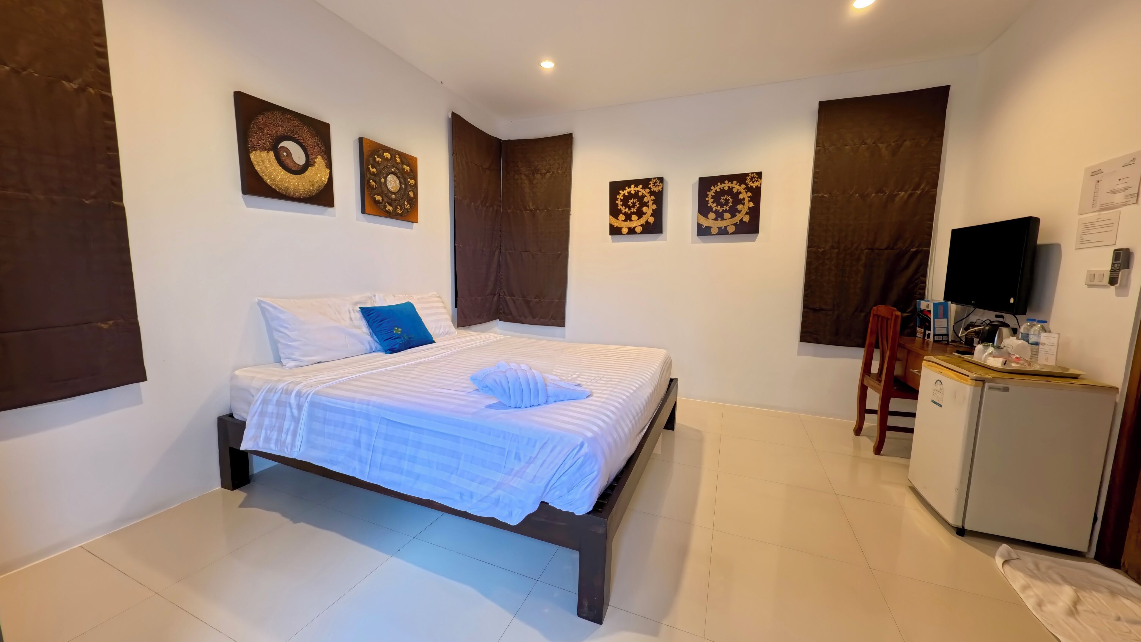 Deluxe Double Room | Free WiFi, bed sheets
