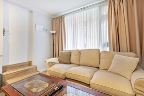 TV - Stylish Apartment in Prime Location with Wi-Fi (Nürnberg)