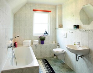 Classic-Haus, 3 Schlafzimmer | Badezimmer | Badewanne