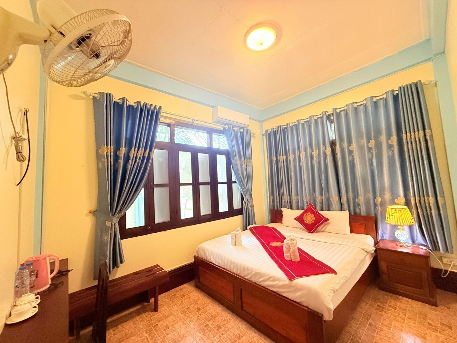 Caja fuerte, cortinas opacas, sistema de insonorización y wifi gratis