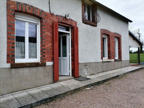 Holiday Home 'Le Gîte du Champ de la Croix' with Private Terrace, Private Garden and Wi-Fi