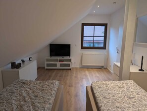 2 bedrooms, iron/ironing board, Internet, bed sheets