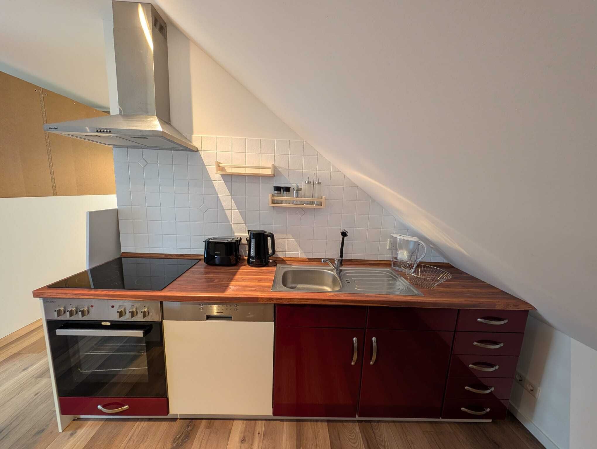 Mikrowelle, Ofen, Herdplatte, Geschirrspüler