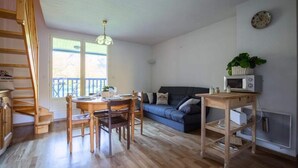Living area - Apartment in Bourisp Near Ski Gondola (Bourisp)