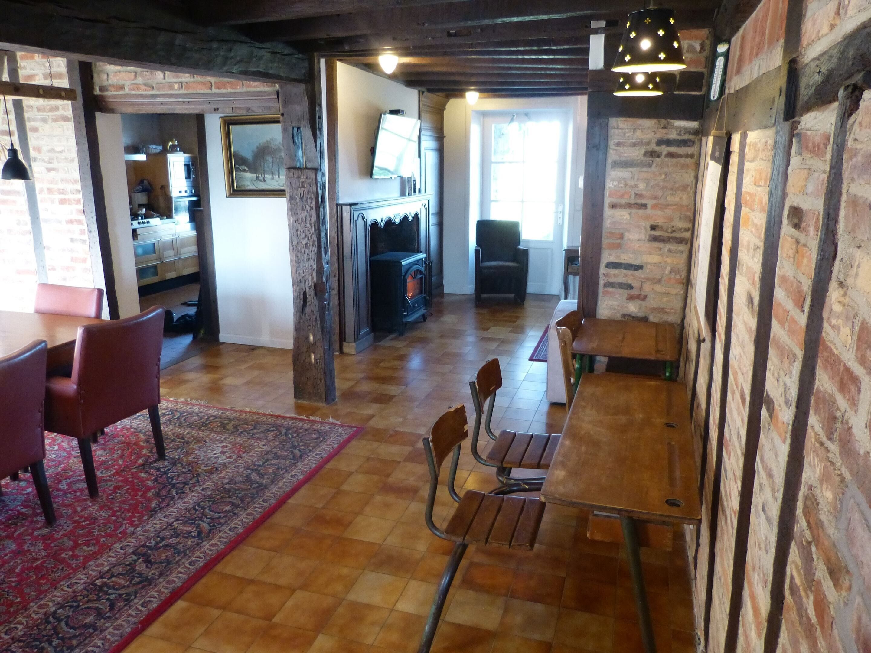 Classic House, 5 Bedrooms | Living room