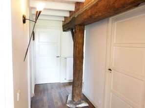 Interior - Holiday Home in la Neuville-aux-joutes With Garden & BBQ (La Neuville-aux-Joûtes)