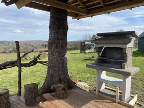 Classic House, 5 Bedrooms | Property grounds - Holiday Home in la Neuville-aux-joutes With Garden & BBQ (La Neuville-aux-Joûtes)