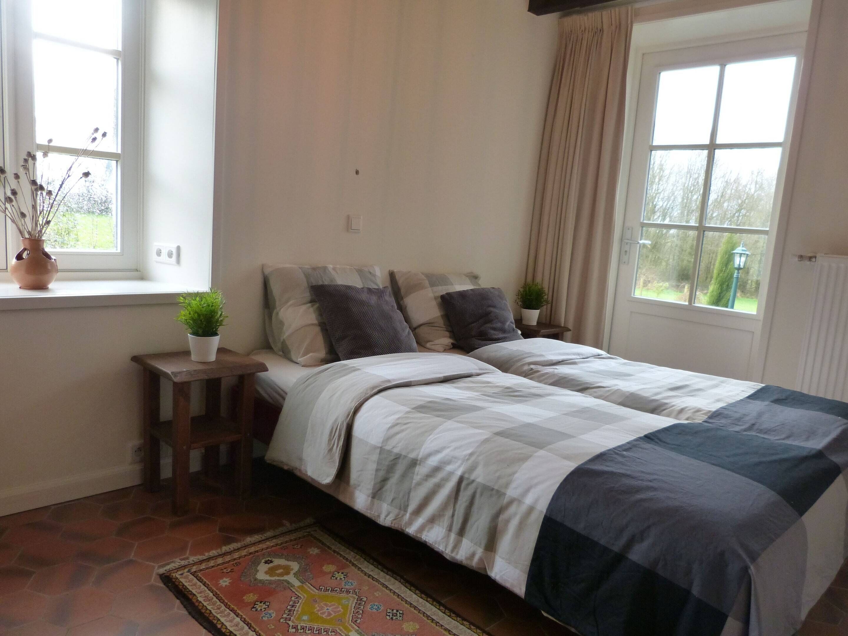 5 bedrooms, individually furnished