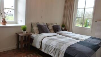 5 bedrooms, individually furnished