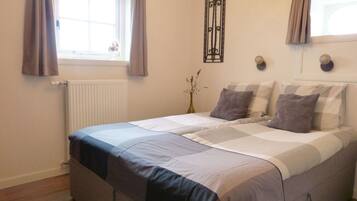 Classic House, 5 Bedrooms | 5 bedrooms, individually furnished