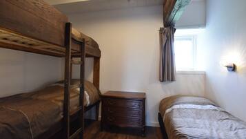 5 bedrooms, individually furnished