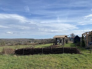 Classic House, 5 Bedrooms | Property grounds - Holiday Home in la Neuville-aux-joutes With Garden & BBQ (La Neuville-aux-Joûtes)