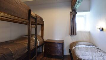 Nhà phong cách cổ điển, 5 phòng ngủ | 5 phòng ngủ, trang bị nội thất với thiết kế riêng biệt