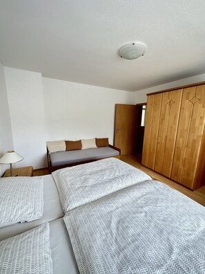 Classic Apart Daire, 2 Yatak Odası | 2 yatak odası, ayrı ayrı döşenmiş, çarşaf takımı 