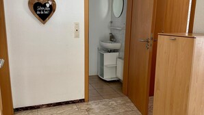 Classic Apartment, 2 Bedrooms | Bathroom | Shower - Modern Apartment With 2 Bathrooms in Lirstal (Lirstal)